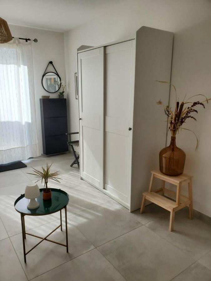 Charmant Studio Moderne Avec Exterieur "Dormir En Provence" Fontvieille Exteriör bild