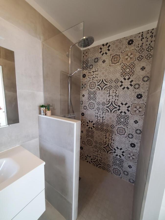 Charmant Studio Moderne Avec Exterieur "Dormir En Provence" Fontvieille Exteriör bild